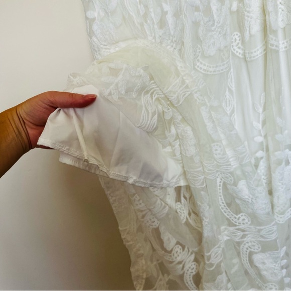 White Lace Off the Shoulder Boho Style Maxi Dress - Picture 5 of 15